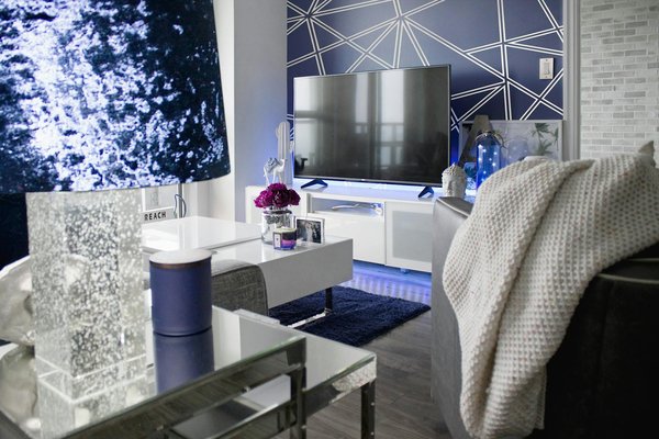 What Are the Best Fabrics for UK Women's Fashion in Changing Seasons?